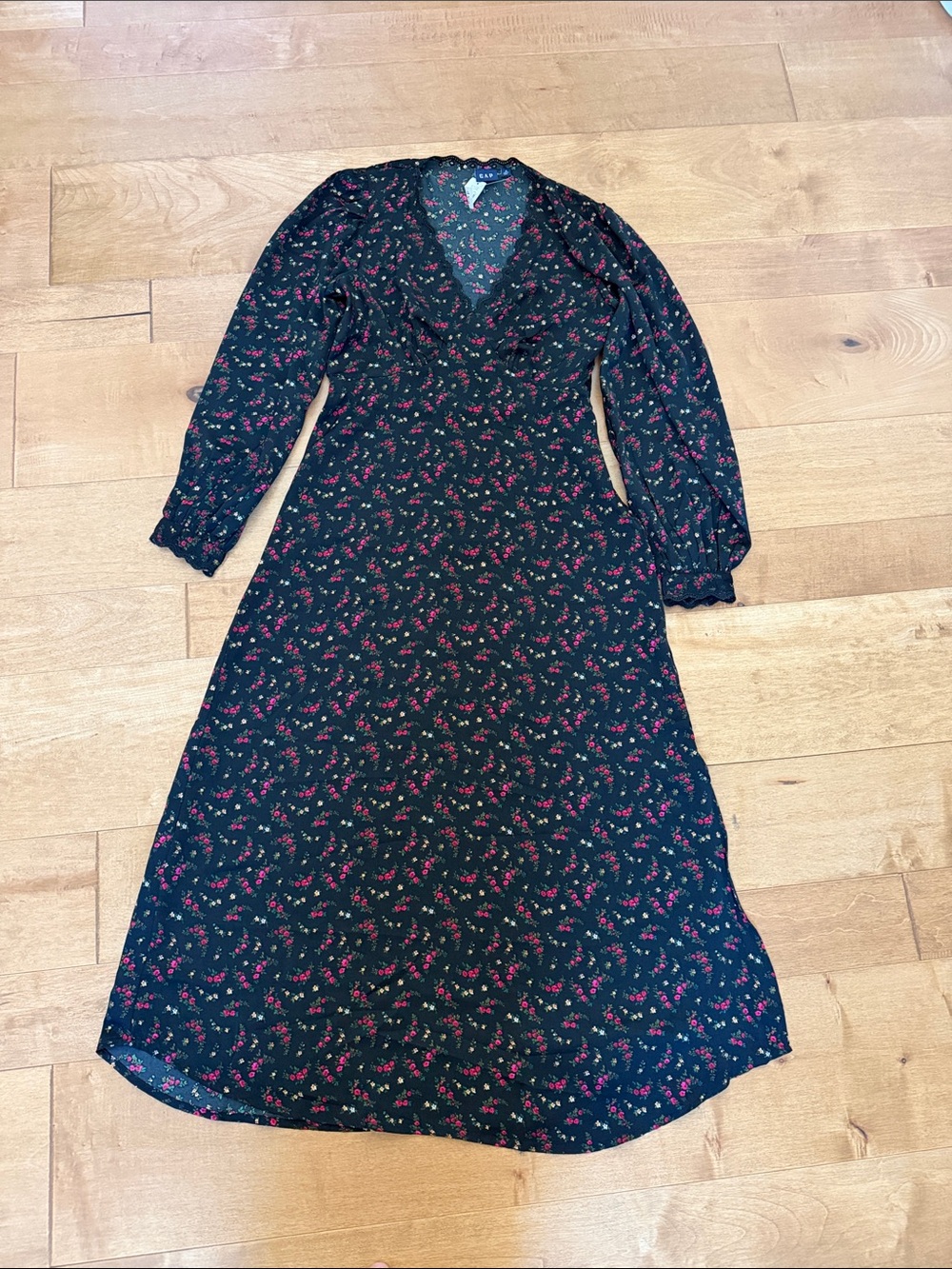 GAP Black Floral Long Sleeve V-Neck Maxi Dress